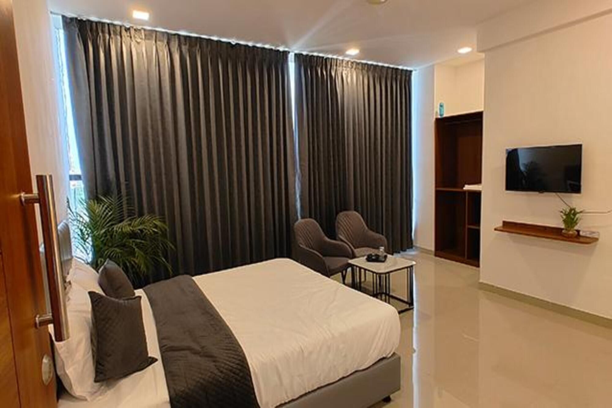 Egyptian cotton sheets, premium bedding, in-room safe, free WiFi