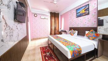 Egyptian cotton sheets, premium bedding, in-room safe, free WiFi