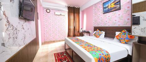 Egyptian cotton sheets, premium bedding, in-room safe, free WiFi