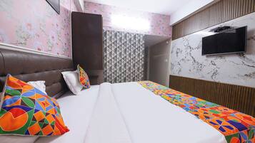 Egyptian cotton sheets, premium bedding, in-room safe, free WiFi