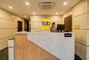 Reception - Fabhotel Mio (Hyderabad)
