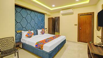 Egyptian cotton sheets, premium bedding, in-room safe, free WiFi