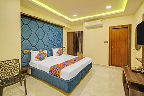 Egyptian cotton sheets, premium bedding, in-room safe, free WiFi - Fabhotel Asian International (Hyderabad)