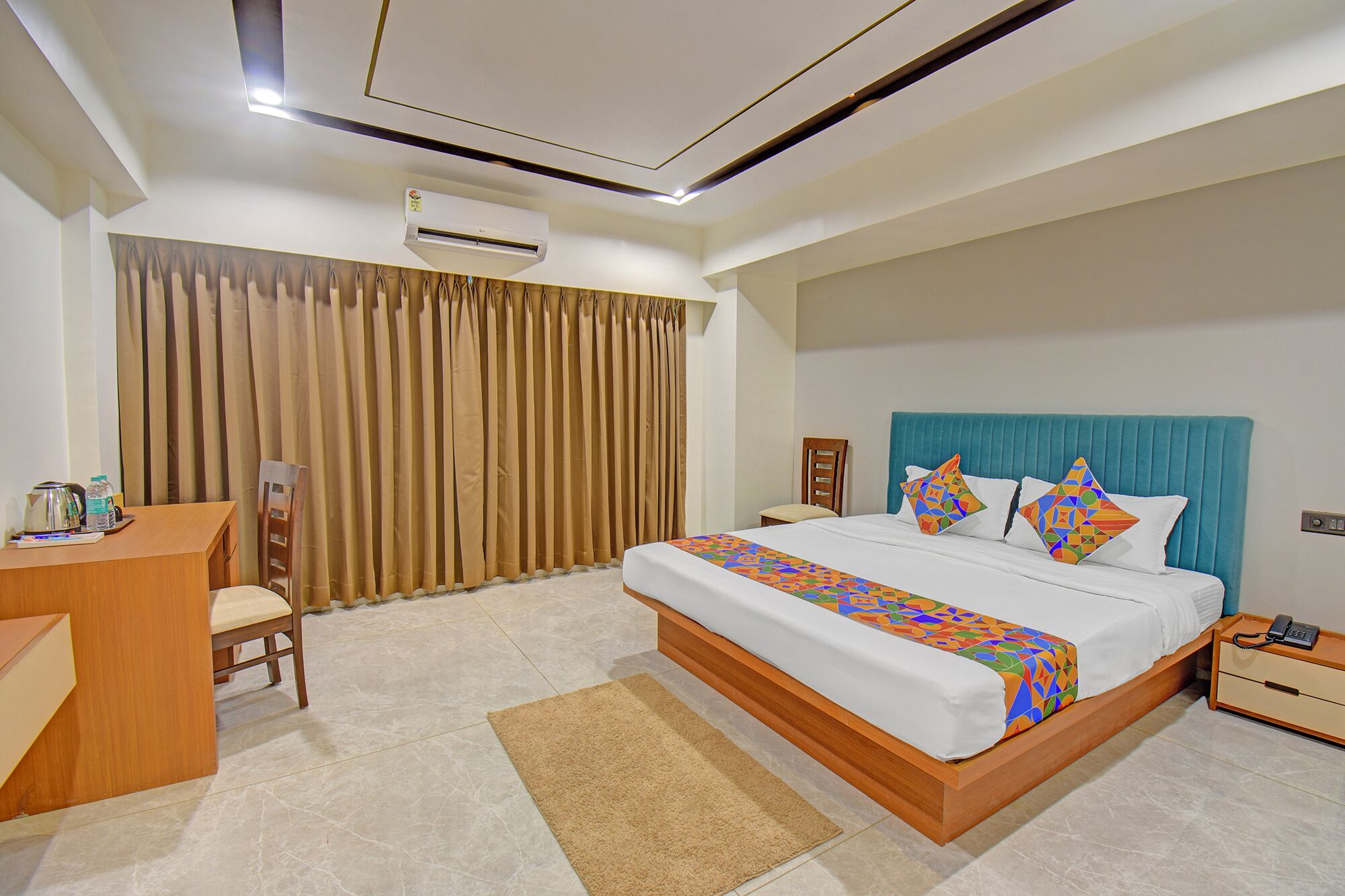 Egyptian cotton sheets, premium bedding, in-room safe, free WiFi