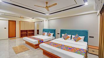 Egyptian cotton sheets, premium bedding, in-room safe, free WiFi