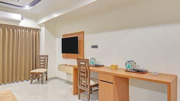 Habitación familiar | Área de sala de estar | Televisión LCD de 28 pulgadas con canales por cable