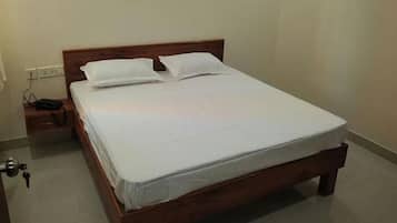 Egyptian cotton sheets, premium bedding, in-room safe, free WiFi