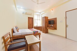 Egyptian cotton sheets, premium bedding, in-room safe, free WiFi