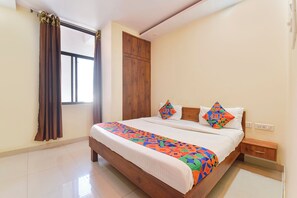 Egyptian cotton sheets, premium bedding, in-room safe, free WiFi - Fabhotel Gsl (Jaipur)