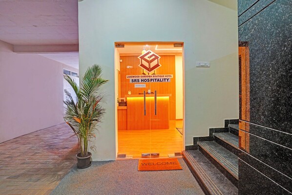 Property entrance - FabHotel Lakewood Gardenia Bangalore (Anekal)