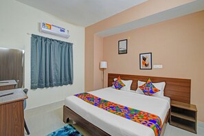 Egyptian cotton sheets, premium bedding, in-room safe, free WiFi - Fabhotel Aashray (Hyderabad)