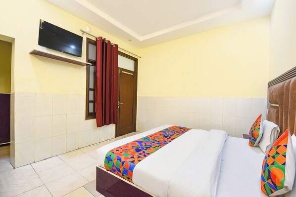 Egyptian cotton sheets, premium bedding, in-room safe, free WiFi - Fabhotel Surya Palace 1 (Chandigarh)
