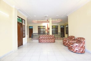 Coin salon dans le hall