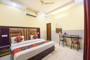 Egyptian cotton sheets, premium bedding, in-room safe, free WiFi - Fabhotel Surya Palace 1 (Chandigarh)