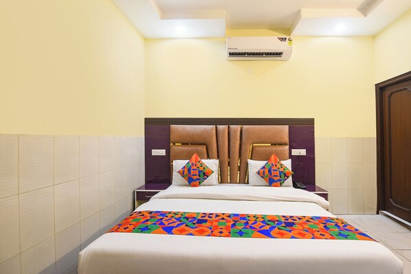 Egyptian cotton sheets, premium bedding, in-room safe, free WiFi