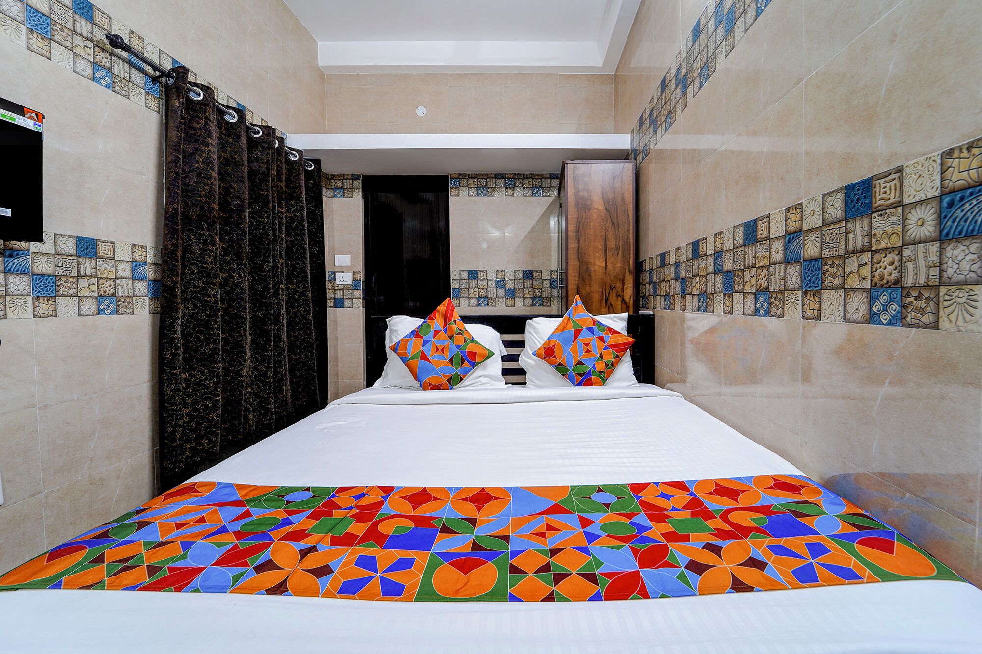 Egyptian cotton sheets, premium bedding, in-room safe, free WiFi