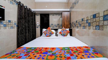 Egyptian cotton sheets, premium bedding, in-room safe, free WiFi