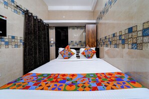 Egyptian cotton sheets, premium bedding, in-room safe, free WiFi - Via KRV Residency (Coimbatore)