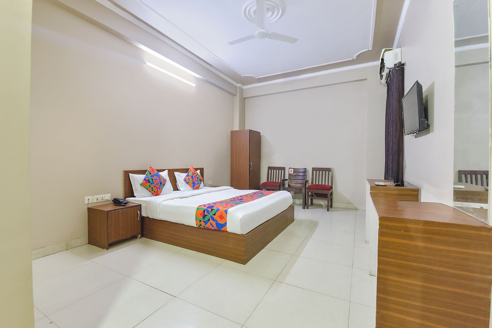 Lakens van Egyptisch katoen, luxe beddengoed, een kluis op de kamer