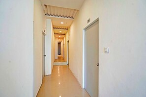 Lobby - Fabhotel Stay In (Vadodara)