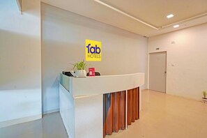 Reception - Fabhotel Stay In (Vadodara)