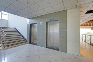 Lift - Fabhotel Stay In (Vadodara)