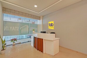 Reception - Fabhotel Stay In (Vadodara)