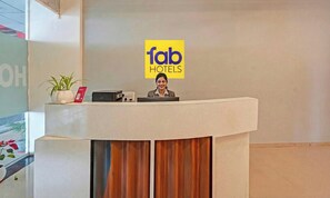 Reception - Fabhotel Stay In (Vadodara)