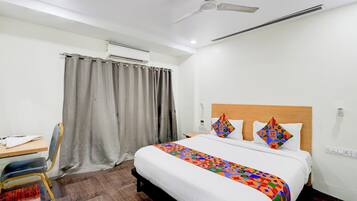 Egyptian cotton sheets, premium bedding, in-room safe, free WiFi