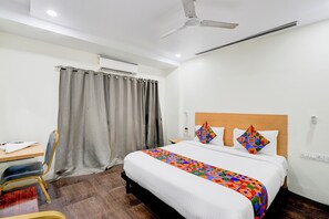 Egyptian cotton sheets, premium bedding, in-room safe, free WiFi - Fabhotel Veda Inn (Hyderabad)