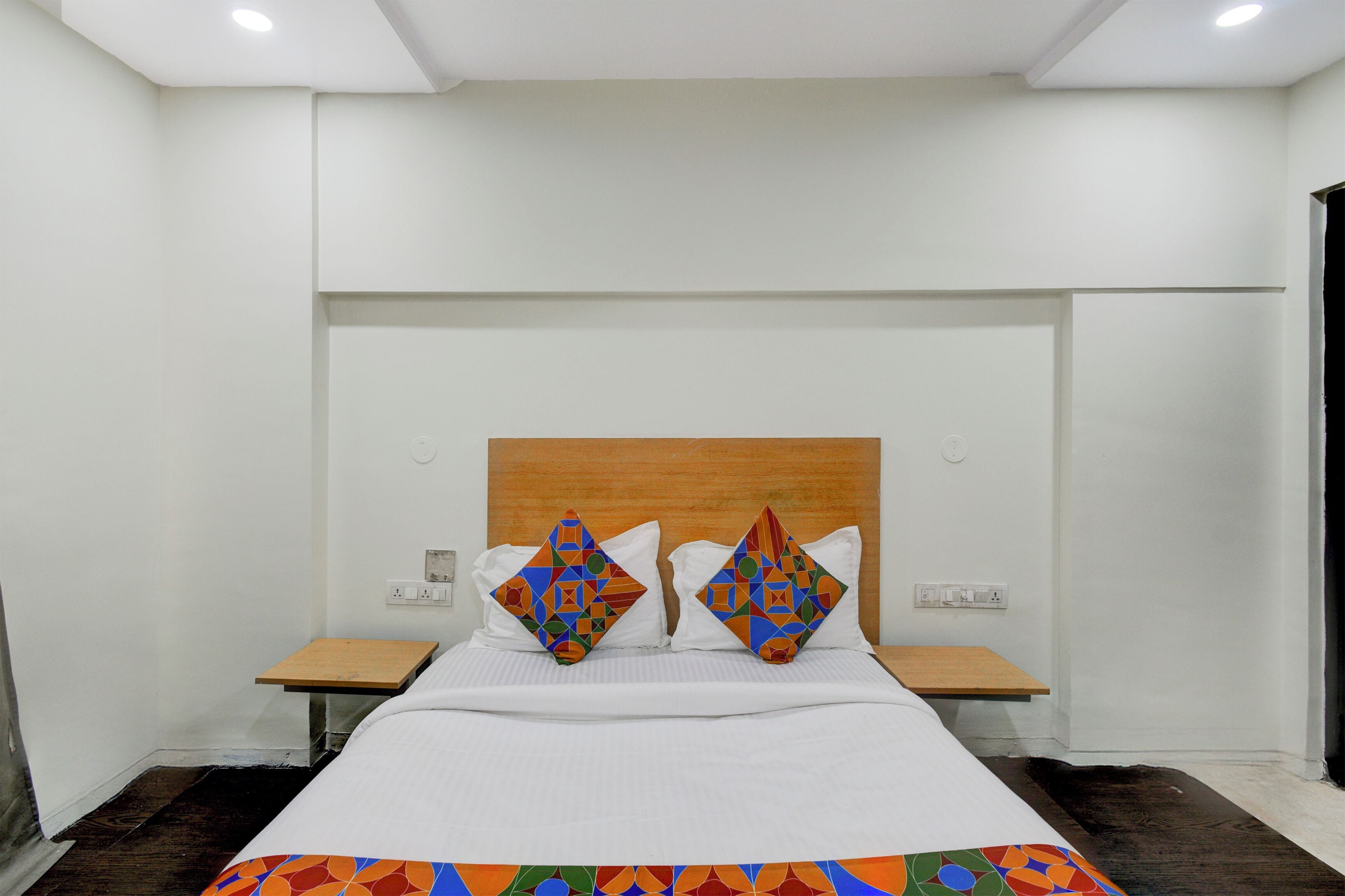 Egyptian cotton sheets, premium bedding, in-room safe, free WiFi