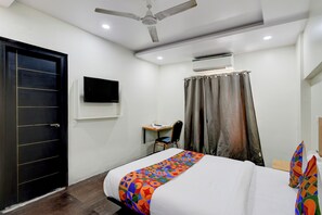 Egyptian cotton sheets, premium bedding, in-room safe, free WiFi