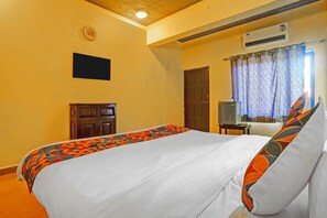Egyptian cotton sheets, premium bedding, in-room safe, free WiFi - Fabhotel Golden Horizon (Morjim)