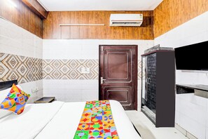 Egyptian cotton sheets, premium bedding, in-room safe, free WiFi - Fabhotel Csrx (Ghaziabad)
