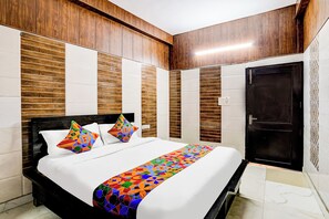 Egyptian cotton sheets, premium bedding, in-room safe, free WiFi - Fabhotel Csrx (Ghaziabad)