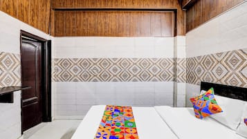 Deluxe Room | Egyptian cotton sheets, premium bedding, in-room safe, free WiFi