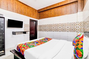 Deluxe Room | Egyptian cotton sheets, premium bedding, in-room safe, free WiFi - Fabhotel Csrx (Ghaziabad)