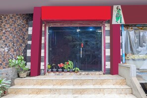 Property entrance - Fabhotel Csrx (Ghaziabad)