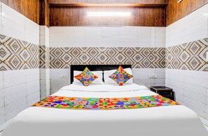 Egyptian cotton sheets, premium bedding, in-room safe, free WiFi - Fabhotel Csrx (Ghaziabad)