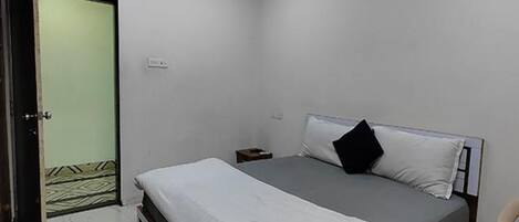 Lakens van Egyptisch katoen, luxe beddengoed, een kluis op de kamer