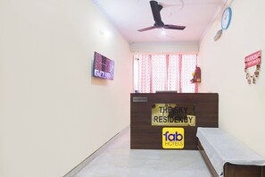 Reception - Fabhotel Sky Residency (New Delhi)