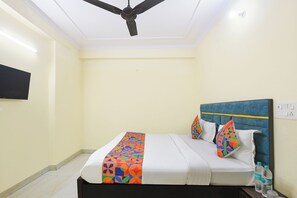 Egyptian cotton sheets, premium bedding, in-room safe, free WiFi - Fabhotel Sky Residency (New Delhi)