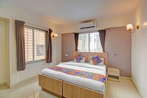 Egyptian cotton sheets, premium bedding, in-room safe, free WiFi - Fabhotel Panchsheel Crown (Pune)