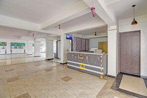 Reception - Fabhotel Panchsheel Crown (Pune)