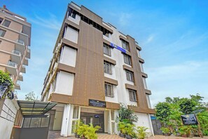 Exterior - Fabhotel Panchsheel Crown (Pune)