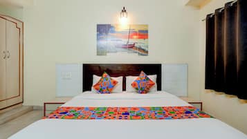 Egyptian cotton sheets, premium bedding, in-room safe, free WiFi