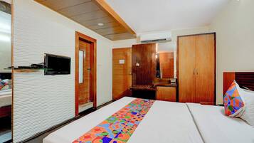 Egyptian cotton sheets, premium bedding, in-room safe, free WiFi