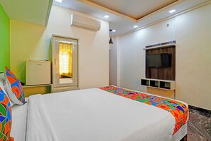 Egyptian cotton sheets, premium bedding, in-room safe, free WiFi - Fabhotel Supreme Seven Boutique (Bangalore)