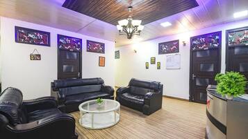 Coin salon dans le hall