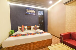 Deluxe Room | Egyptian cotton sheets, premium bedding, in-room safe, free WiFi - Fabhotel Z Heart (New Delhi)